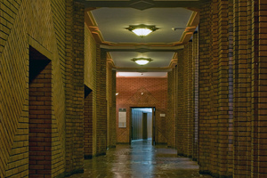  » Changing brick colours and patterns also characterise the interior corridors  