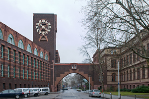  » Tower and bridge as gateway to the plant and until 1997 Hoechst AG logo 