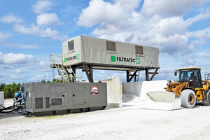  »1 Mobile chamber filter press during reclaiming of material from the slurry pond at Hahnstätten/Rhineland-Palatinate 