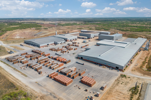  » Rechts das zweite Röben Klinkerwerk am Standort Clay County bei Henrietta/Texas 