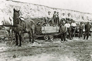  » Abb. 3: „Stichkolonne“ auf einer Ziegelei in Zehdenick, 1927 