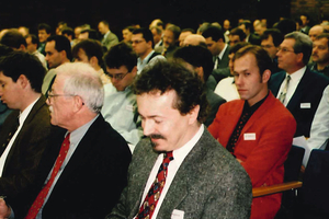  » Joachim Deppisch bei seinem ersten Würzburger Ziegel­lehrgang 1996. Der damalige Leiter, Lothar Rieseler, kün­digte ihn zu seiner Überraschung vor versammelten Haus als Nachfolger an. 