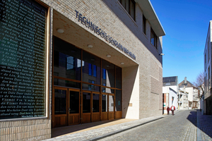  » Perforated brickwork can be found on various sides of the facade, for example next to the main entrance, which was characterised by a generous downstand beam 