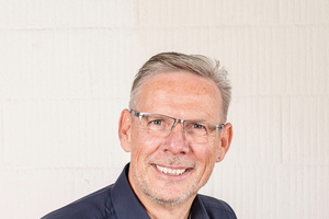   » Von Natur aus nachhaltig. Die natürlichen Rohstoffe Ton, Lehm und Sand machen Ziegel zu einem Baustoff, mit dem ökologisch vernünftig gebaut werden kann  