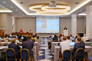  » TBE-Präsident Murray Rattana-Ngam welcomes the participants of the 2024 TBE congress 