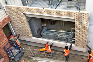  » Construction in record time: The delicate vertical colour gradient of the finely nuanced joint colours lends the building an additional lightness 