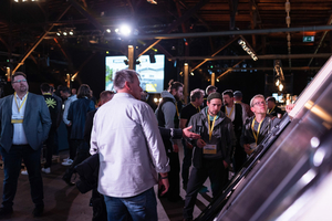   Das Forum nutzen viele Gäste, um sich im persönlichen Gespräch über zukunftsweisende Produkte und Services zu informieren.  