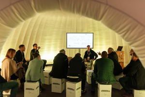   In Denkwerkstätten können die Gäste ihre Meinungen und Erfahrungen zur Digitalisierung und Photovoltaik in der Baubranche austauschen.  