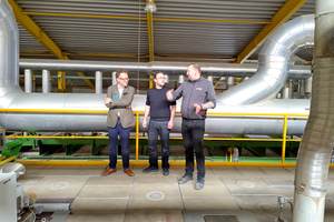  » Victor Kapr (centre) listens to Martin John (right) and Dominic Jung explain the changes in consumption caused by the circulators 