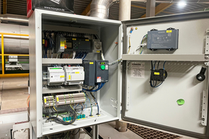  » View into the control box of a Turboblock 800 circulator 