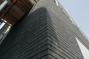 Johan Deburchgrave, CEO of Vandersanden: "For the pioneering Groen Nobelhorst project in Almere in the Netherlands, the planners opted for our Pirrouet. The Netherlands has a deeply rooted brick culture. Pirrouet helps to realise the typical brick look while continuing to focus on consistent CO2 reduction." 