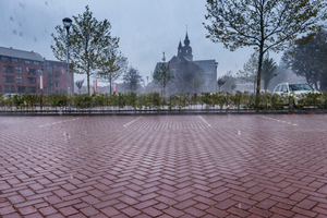  » With Drainflow pavers with infiltration capability, rainwater seeps into the ground during extreme rainfall. This prevents flooded streets and other water overloads 