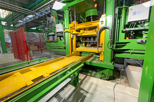  »Fig. 2: Rekers brick press type RSP-500 