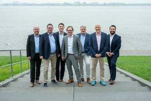  Neue Struktur (v. l. n. r.): Burkhard Theuerkauf, Peter Horn, Florian Tiefenbacher, Reinhard Schwabe, Jörg Boldt, Harald Schwarzmayr und Florian Scherr. 