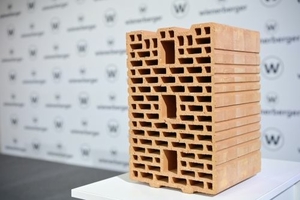  The future of building materials: “green” hollow bricks from the wienerberger demo plant. 