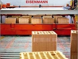  »Fig. 24: Two-tier roller kiln for firing clay blocks (EISENMANN) 