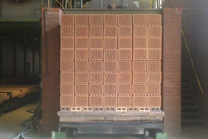  »Fig. 27: Stacking of clay blocks on their tongue and groove system 