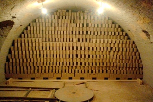  »Fig. 26: Fully set firing channel without edge gap in an annular kiln 