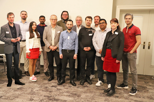  » Mitarbeiter des IZF (von links): Dipl.-Ing. Alexander Winkel, Erdem Kanbak B.Sc., Marzieh Nourbakhsh B.Sc., Akash Nagaraj M.Sc., Dr.-Ing. Rigo Giese, Marius Rimpel, Mislina Tavli B.Sc., Dipl.-Ing. Eckhard Rimpel, Timo Vicktorius, Daniel Franke, Dr.-Ing. Denny Matthew Alex, Dipl.-Ing. Sandra Petereit, Bahador Shahbazi M.Sc. 