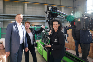  » Johann Marchner, Country Managing Director wienerberger Österreich, Gülnaz Atila, COO Region Central wienerberger Solveig Menard-Galli, COO East wienerberger (v.l.n.r.) 