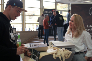  Exchange at eye level: Around 300 tradespeople gathered information from exhibitors and sponsors.  