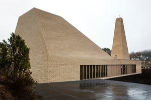  » For the cladding of the church, a material was sought that would be durable and robust and at the same time create a beautiful and venerable facade  