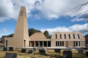  » The strong structure of the U-profile means that solar radiation and shadow effects influence how the brick facade of the church is perceived at different times of the year 