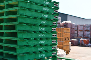  » From early April, green reusable LOOP pallets, loaded with Wienerberger’s Sandtoft roofing tiles, are being used in the building materials supply chain  