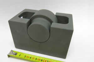  »Abbildung 5: Gesinterter Lagerblock mit Rolle 
