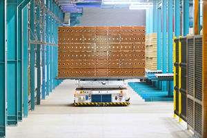  » Beschickung und Entladung des Ofens geschehen mittels eines automatisierten Systems sogenannter Automatic Guided Vehicles (AGV) 
