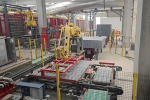  » Roboter-Lagerung leerer Trocknerrahmen 