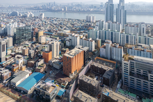  » The undulating facade serves as a backdrop for the urban view axes that lead from the west across Seoul Forest Park to Seongsu-dong 
