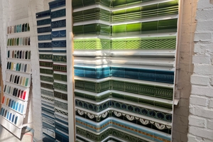  » Product selection from GOLEM in the factory outlet at the Petersdorf site. The company displays its complete range in its shop in the Hackesche Höfe in Berlin. 