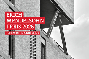  » Keyvisual des Erich-Mendelsohn-Preises 2026 für Backstein-Architektur (Projekt: SOCIAL ATRIUM (54 Social Houses in Besòs) von PERIS+TORAL ARQUITECTES) 