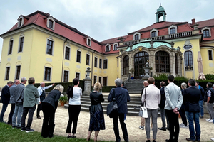  » Im Schloßgebäude kamen die Teilnehmer zum festlichen Abendbüffet zusammen 