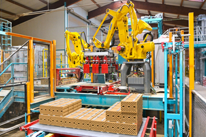   Vor einem Jahr hat Wienerberger die vollautomatisierte Ziegelproduktion im Werk Uttendorf in Betrieb genommen  