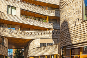  » The sand-colored brick facade contrasts with the red brick buildings typical of Asker and forms a harmonious transition to the old white wooden houses in the surrounding area 