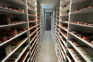  » In addition to laboratories, production facilities, and warehouses, the site also has an archive. This is where the references are stored. A sample from each production batch is kept for 10 years for reproduction and testing purposes 