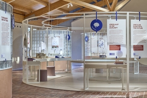   » The central exhibition unit brings together the past, present and future and invites visitors to discuss socially relevant issues  