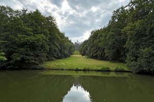  » Das Wahrzeichen der Stadt Kassel: Die Herkules-Statue auf dem Oktogon über den Kaskaden im Bergpark Kassel-Wilhelmshöhe 