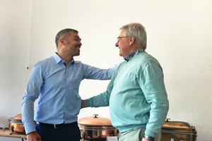  » IZF-Vorstand Murray Rattana-Ngam dankt Eckhard Rimpel für sein rastloses Engagement 