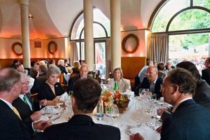  »1 Am Vorabend der Jahrestagung trafen sich die Mitglieder im Restaurant Seehaus im Englischen Garten 