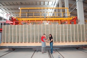  »15 Mihaly Féleghy, Technical Director at Tondach Magyarország, and Sabine Linner, Corporate Marketing &amp; Communications, in front of one of the 9-m-wide tunnel kiln cars 