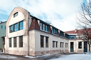  »1 Das sanierte Van-de-Velde-Gebäude im Februar 2010, Südgiebel und Eingang  Bauhaus-Universität Weimar, Foto: Tobias Adam 