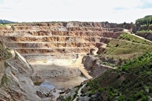  »1 Extraction of dolomite from the Grevenbrueck quarry in Sauerland 