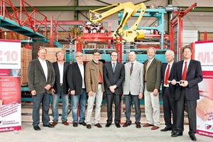  » At the commissioning of the new facility at Klosterbeuren Brickworks, from left: Rudolf Mensinger (production manager at Klosterbeuren Brickworks), Hans Jörg Settele (construction contractor Settele), Architect Martin Gleich, Babenhausen’s Mayor Otto Göppel, Frank Appel from Lingl, the plant supplier, Karl Hertle from the company Grenzebach, District Administrator Hans-Joachim Weirather along with Hubert and Thomas Thater, the two Managing Directors at Klosterbeuren Brickworks 