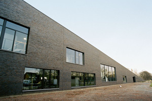  ›› 6 The Town Hall of Sint-Katelijne-Waver with its striking brick façade 