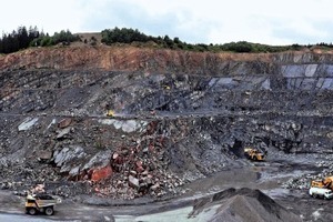  »1 Spektakuläre Geologie im Steinbruch Hüttengrund/Thüringen 