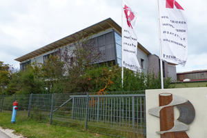  »1 Im neuen Rehart-Bürogebäude in Ehingen wurden auch Ziegel verbaut 