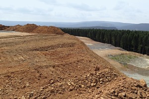  »4 Aufbau der Rohtonhalde im Bereich des Steinbruchgeländes 